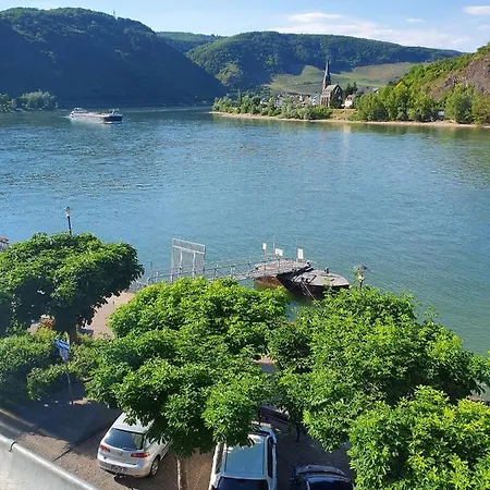 Grosse Mit Rheinblick *
