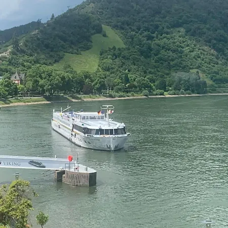 Grosse Mit Rheinblick