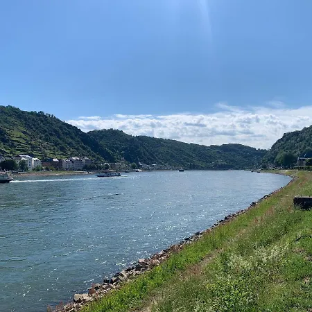 Grosse Mit Rheinblick *