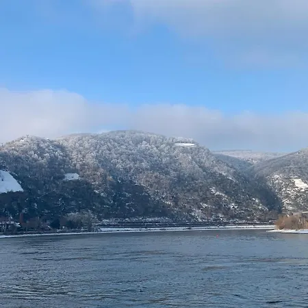 Grosse Mit Rheinblick *